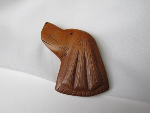 Broche houtsnijwerk hondenkop (retriever) 8.4x5.0 cm - nr. 1