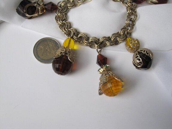Armband goudkleurige schakels met grote kunststof bedels 20 cm - Afbeelding 3