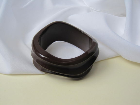 Armband bruin kunststof golfmodel 6.4 cm - nr. 1
