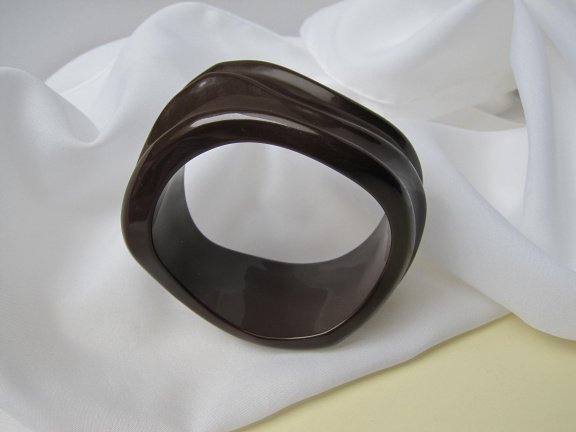 Armband bruin kunststof golfmodel 6.4 cm - Afbeelding 2