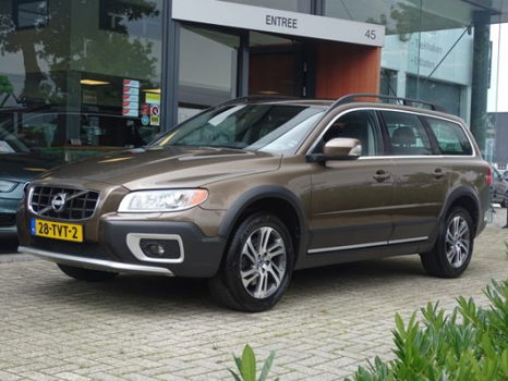 Volvo XC70 - 2.0 D3 FWD Limited Edition Navigatie Bluetooth Leder Trekhaak etc - 1