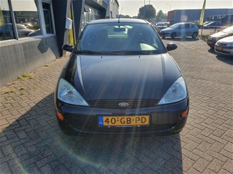 Ford Focus - 1.8-16V Ambiente - 1