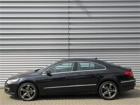 Volkswagen Passat CC - 2.0 TDI BlueMotion 5p - 1