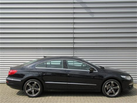 Volkswagen Passat CC - 2.0 TDI BlueMotion 5p - 1