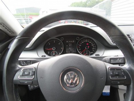 Volkswagen Passat CC - 2.0 TDI BlueMotion 5p - 1