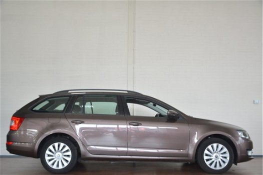 Skoda Octavia Combi - 1.6 TDI Greentech Ambition CLIMA / CRUISE / PDC / NAVI - 1