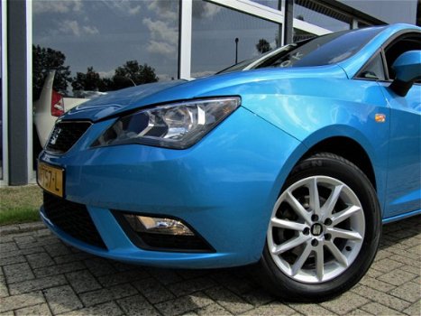 Seat Ibiza - 1.0 TSi 95 pk Style Connect / Navigatie / Parkeersensoren / Bluetooth - 1