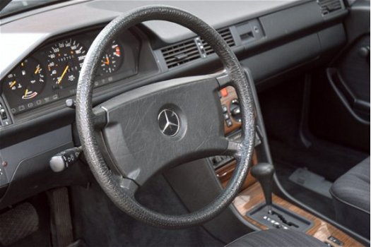 Mercedes-Benz 300-serie - 300 E 1e lak - 1