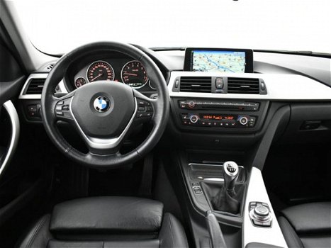 BMW 3-serie - 320i SEDAN + LEDER SPORTINTERIEUR / NAVI PRO / XENON / UPGRADE EDITION - 1