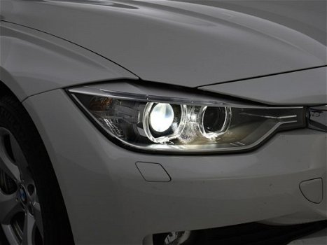 BMW 3-serie - 320i SEDAN + LEDER SPORTINTERIEUR / NAVI PRO / XENON / UPGRADE EDITION - 1