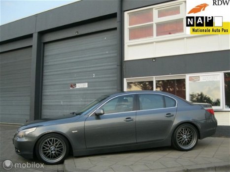 BMW 5-serie - 525i EXECUTIVE AUTOMAAT+NAVI+LEDER+N.A.P. KM-GARANTIE - 1