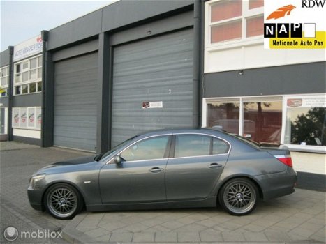 BMW 5-serie - 525i EXECUTIVE AUTOMAAT+NAVI+LEDER+N.A.P. KM-GARANTIE - 1