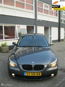 BMW 5-serie - 525i EXECUTIVE AUTOMAAT+NAVI+LEDER+N.A.P. KM-GARANTIE - 1