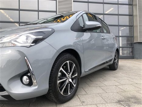 Toyota Yaris - 1.5 Hybrid Team-D Navi / Climate Control / Camera / Stoelverwarming - 1