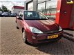 Ford Focus - 1.6-16V Ghia nieuwe apk , weinig gwlopen , rijdt prima - 1 - Thumbnail