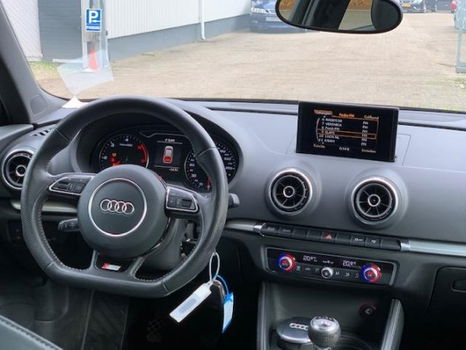 Audi A3 - 1.6TDI/SLINE/HLEER/XEN/PAN/NAV - 1