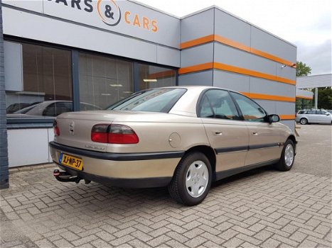 Opel Omega - 2.0i-16V Sport automaat + leer - 1