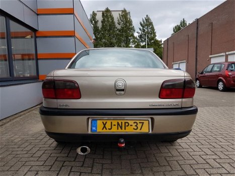 Opel Omega - 2.0i-16V Sport automaat + leer - 1