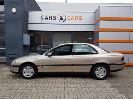 Opel Omega - 2.0i-16V Sport automaat + leer - 1