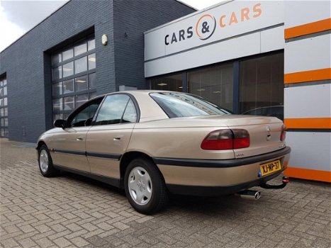 Opel Omega - 2.0i-16V Sport automaat + leer - 1