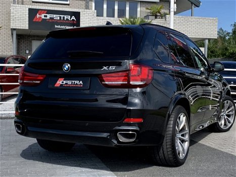 BMW X5 - 4.0d xDrive M-Sport Driving-ass+ Nachtzicht Stoelbeluchting Panorama Mega vol - 1