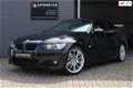 BMW 3-serie Coupé - 320i M-SPORT ELEK LEER NAVI PROF XEN ZONNEROLLO - 1 - Thumbnail