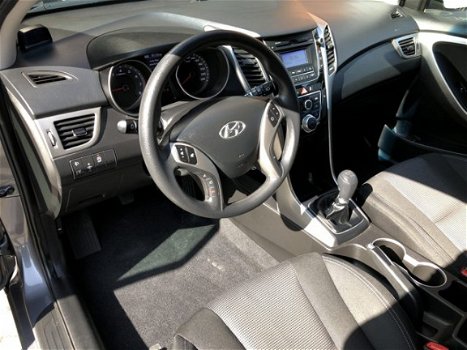 Hyundai i30 - 1.6 GDI i-Drive Cool Plus - parkeersensoren voor & achter, airco, sportieve lichtmetal - 1