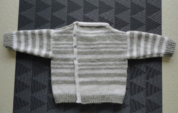 025 grijs/wit baby truitje voor ca. maat 56/62 - Afbeelding 2