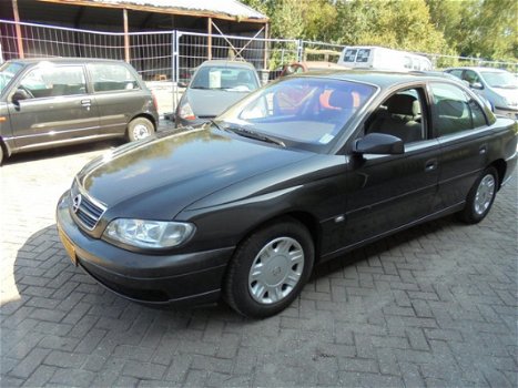 Opel Omega - 2.2i-16V Business Edition dist riem pas vervangen nieuwe apk - 1