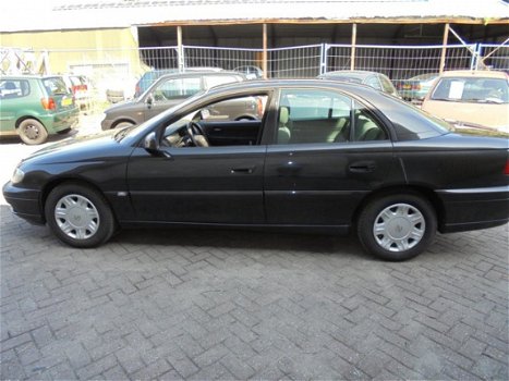 Opel Omega - 2.2i-16V Business Edition dist riem pas vervangen nieuwe apk - 1