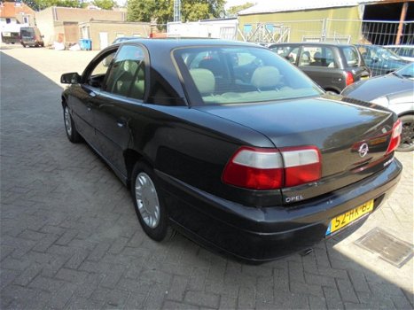 Opel Omega - 2.2i-16V Business Edition dist riem pas vervangen nieuwe apk - 1