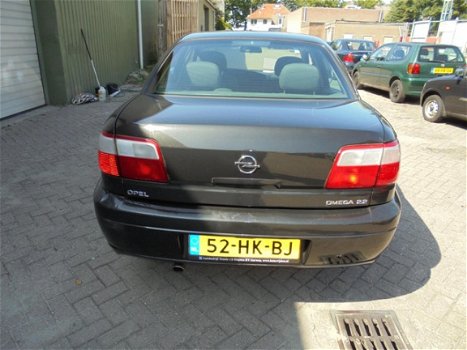 Opel Omega - 2.2i-16V Business Edition dist riem pas vervangen nieuwe apk - 1