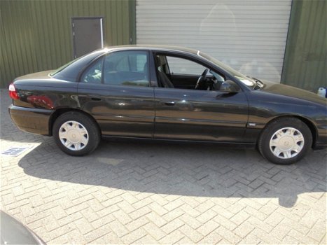 Opel Omega - 2.2i-16V Business Edition dist riem pas vervangen nieuwe apk - 1