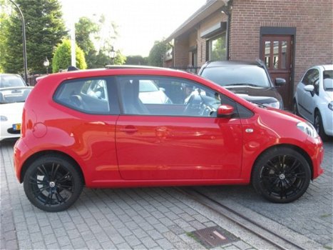 Volkswagen Up! - 1.0 high up PANO/AIRCO/17INCH DEALER ONDERHOUDEN - 1