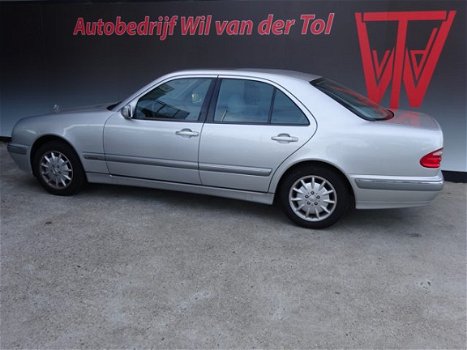 Mercedes-Benz E-klasse - E240 ELEGANCE | AUTOMAAT | YOUNGTIMER | FACELIFT | 94.000 KM | ALL-IN - 1