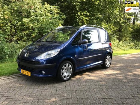 Peugeot 1007 - 1.4-16V Gentry (bj 2007) G3 / AIRCO / TREKHAAK / MET APK - 1