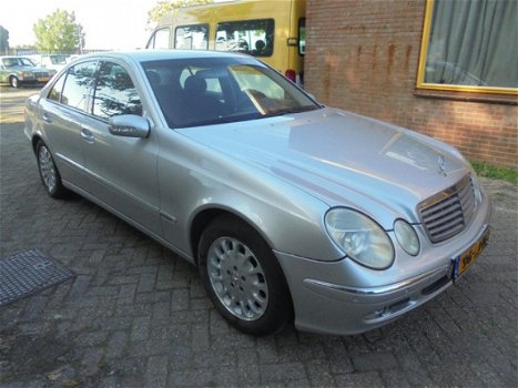 Mercedes-Benz E-klasse - 200 CDI Avantgarde aut, bj03, airco, zeer mooi, rijd perfect, apk 24-12-202 - 1