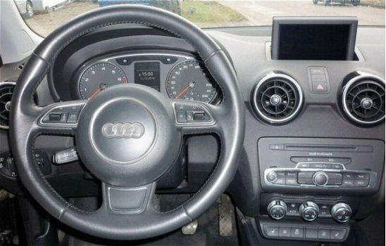 Audi A1 - 1.2 TFSI Ambition Navigatie/ Clima/ LMV/ Stoelverwarming - 1
