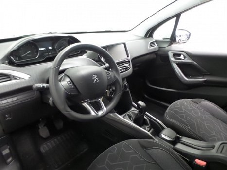 Peugeot 2008 - 1.2 110pk Active NAVIGATIE - 1