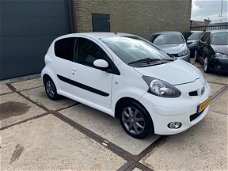 Toyota Aygo - 1.0-12V Dynamic Navigator Bj.2011 / Navi / Airco / LM-velgen