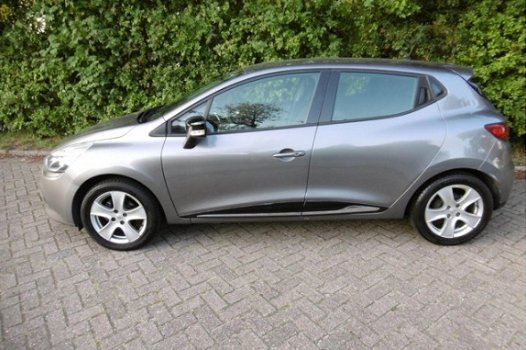 Renault Clio - 1.5 dCi ECO Dynamique NAVI LMV PDC LED R LINK 2014 - 1