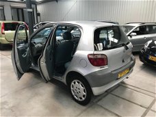 Toyota Yaris - 1.0-16V VVT-i Terra 5 DEURS/NAP/APK