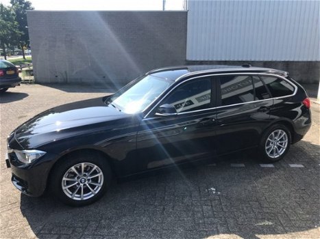 BMW 3-serie Touring - 318d High Executive Zeer nette 3 serie Touring, NAVIGATIE, AIRCO, LM VELGEN, e - 1