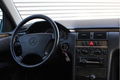 Mercedes-Benz E-klasse - 200 Avantgarde / AUT. / AIRCO / PDC / NIEUWSTAAT - 1 - Thumbnail