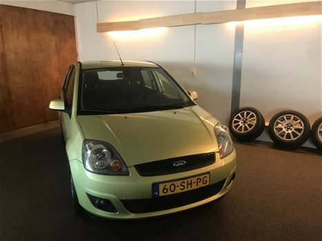 Ford Fiesta - 1.4-16V Futura Apk Nieuw, Automaat, 1e eigenaar, Dealer Odh, Airco, N.A.P, Lm velgen, - 1