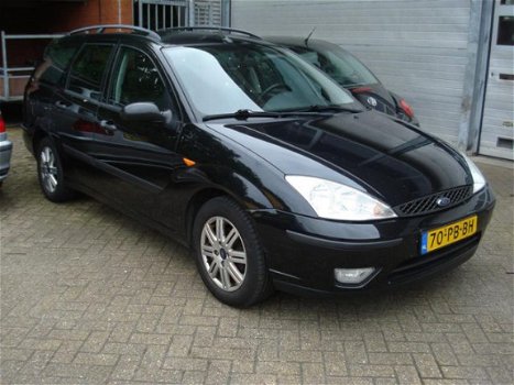 Ford Focus Wagon - 1.6-16V Futura - 1