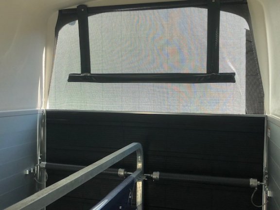 ACTIE! Humbaur Equitos aluminium 2 paards trailer met zadelkamer - Afbeelding 4