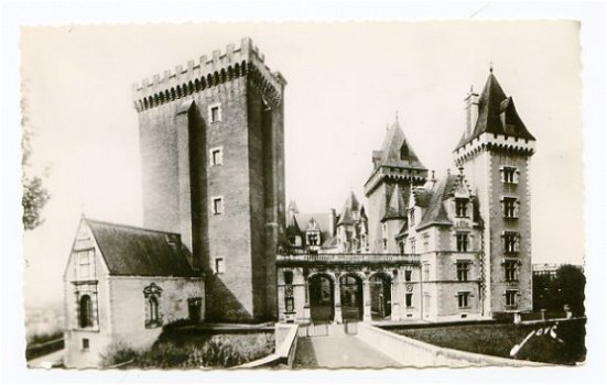 E124 Pau Le chateau Henri / Frankrijk - 1