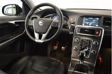 Volvo V60 Cross Country - 2.0 D3 Summum // LEER CAMERA PANO NAVI CRUISE CLIMA PDC