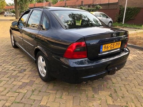 Opel Vectra - 1.8-16V Business Edition - 1